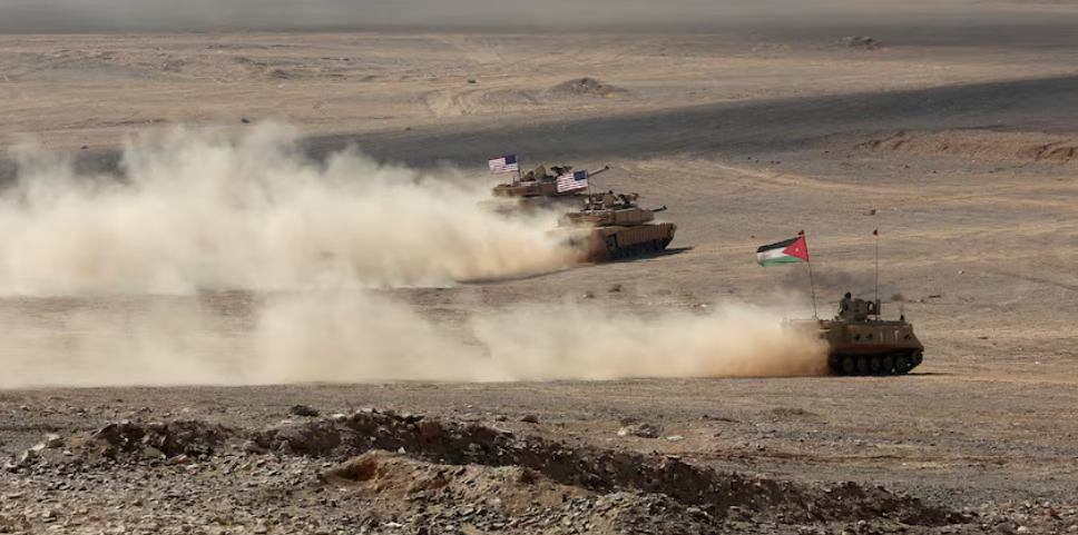 photo:Military vehicles with Jordanian and U.S. flags drive as part of the 'Eager Lion' military exercises, in Zarqa, Jordan September 14, 2022. 